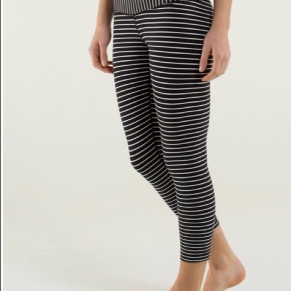 Lululemon wunder under parallel Striped crop size 4.Excellent condition